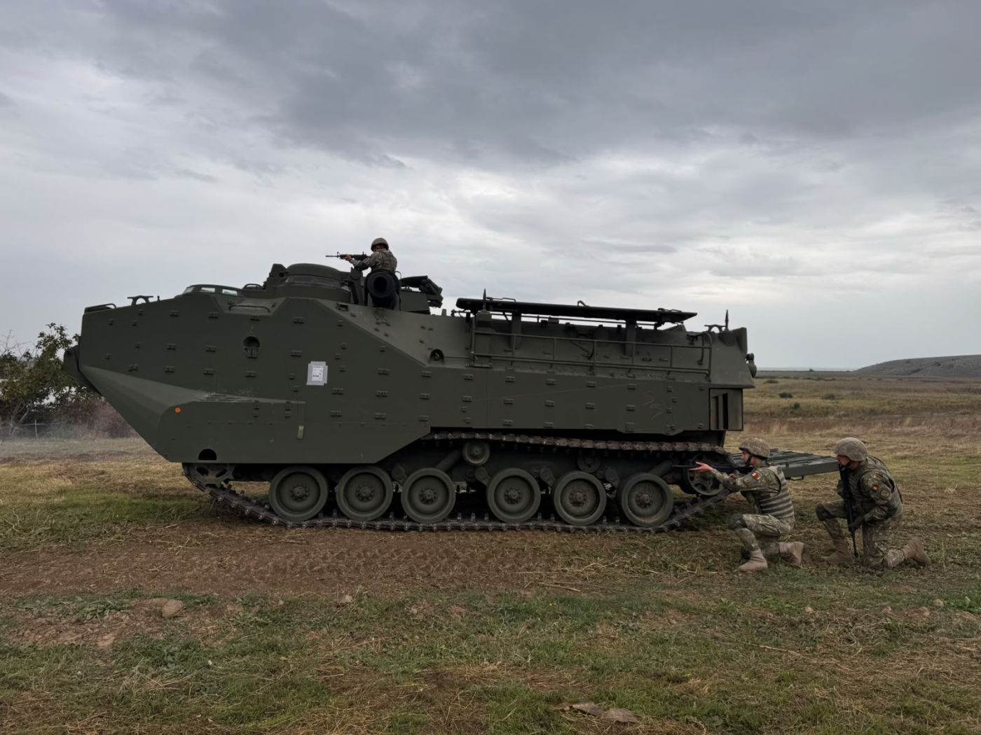 Statele Unite au livrat nouă vehicule amfibii României